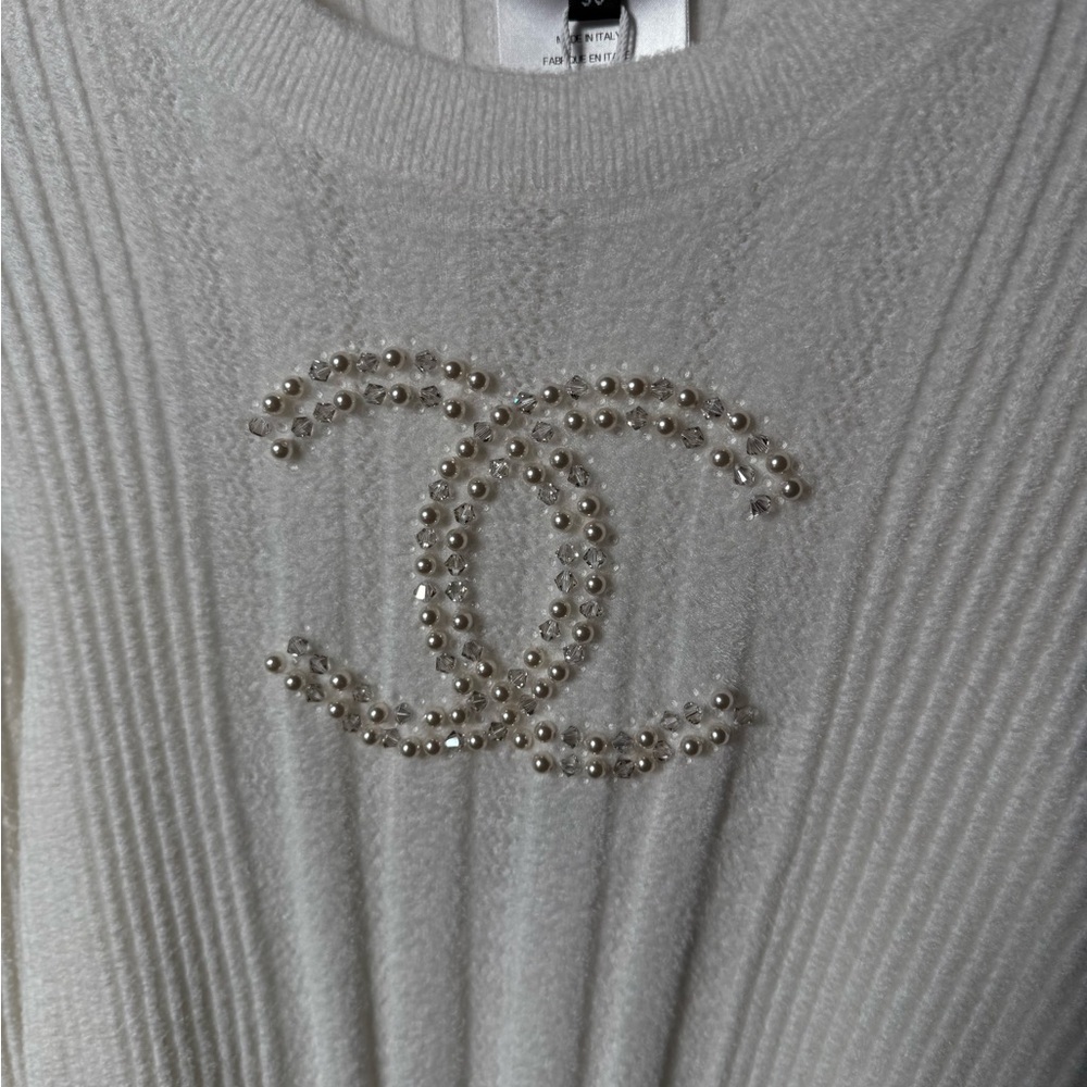 Chanel white pearl logo long sleeve pullover - Picture 6 of 9